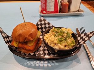 Tofu Nashville + mac and cheese at Maynard in Montreal