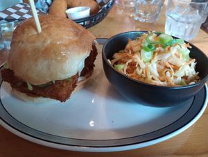 Nashville tofu/chickn sandwich with Cole slaw at Maynard in Montreal