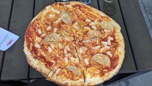 Hawaii pizza at Pesami in Kleve