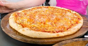 4 cheeses pizza at Pesami in Kleve