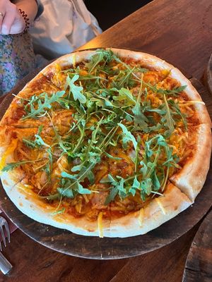 4-cheese pizza with extra arugula  at Pesami in Kleve