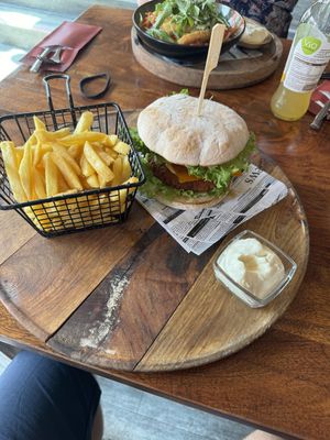 Vegan Chilli-Cheese-Burgerr  at Pesami in Kleve