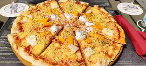 Pizza 4 formaggio  at Pesami in Kleve