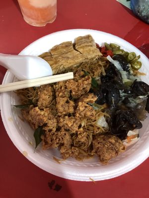 Bee hoon with 3 dishes $3.20 at Travelers Palm Vegetarian in Central Singapore