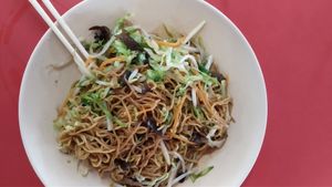 Hongkong noodles $3 at Travelers Palm Vegetarian in Central Singapore