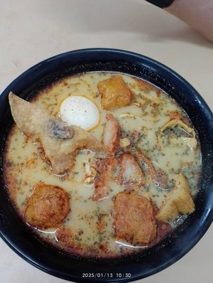 Laksa #Veganuary at Goh Poh Wei 源源素食坊 in Kluang