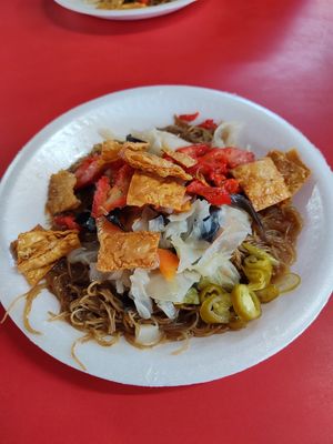 Fried bee hoon mee at Hao Xiang Ju Cooked Food 好香居熟食 in Central Singapore