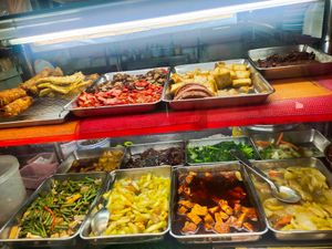 Dishes at Pu Xiang Vegetarian 普香素食 in Central Singapore