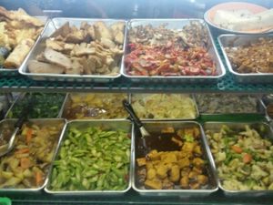 the wide buffet selection at Pu Xiang Vegetarian 普香素食 in Central Singapore