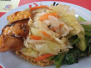 Bee hoon with 2 vegetables and tofu $3.50 at Pu Xiang Vegetarian 普香素食 in Central Singapore