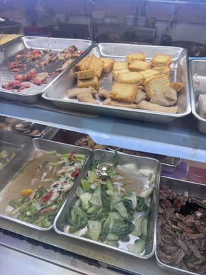 Choices   at Pu Xiang Vegetarian 普香素食 in Central Singapore