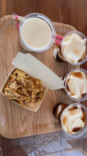   at DàChí Dòu Pí Diàn 大池豆皮店 in Chishang