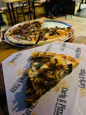 The vegan pizza is SOOO GOOD!  at Curly & Pizza in Quito