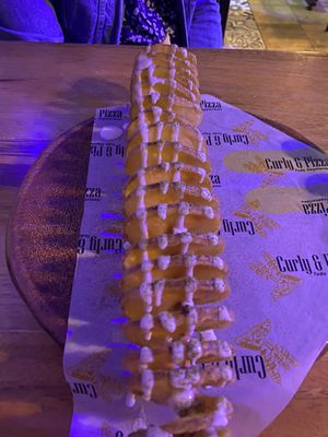 Vegan garlic sauce on top   at Curly & Pizza in Quito