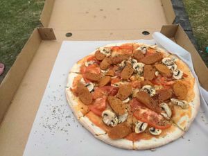 bland, dry, and overly salty at Curly & Pizza in Quito