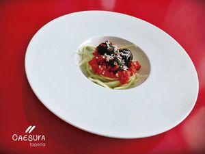 tallarines de pepino con albondigas de brocoli at Caesura Gastro-sala in Badajoz