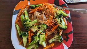 Lad Nar was mediocre at Smile of Siam Thai in Shorewood