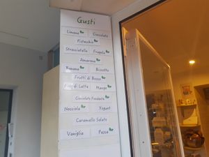 Flavors, leaves for vegan at Gelateria Fuori dal Comune in Chiasso
