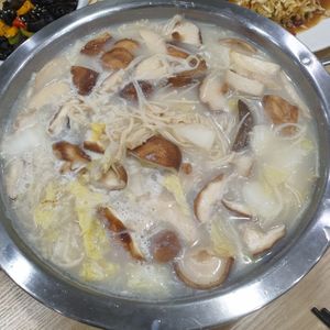 Combo Mushroom with long soup at Yuan Yuan Vegetarian Delight in Underwood