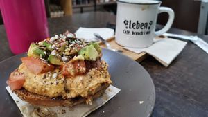 Tostada de hummus y aguacate at Leben in Viladecans