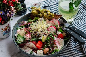 These healthy lunch salad is perfect for anyone looking to add a little more nutrition to their lunch meal! There’s a wide variety of green salads, baby leaf, rocket... at FACTORY GIRL Restaurant. in Amsterdam