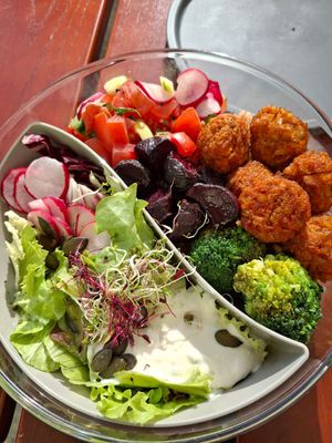 Herbst Bowl ToGo at BioWelten BistroCafé & Organic Supermarket in Immenstadt