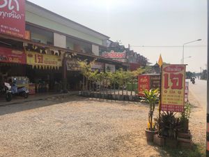 From farther on the street at Jay Choenter in Lampang