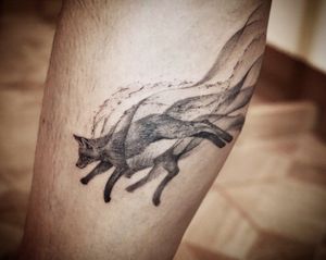 𝙄𝙂: 𝙣𝙖𝙩𝙚_𝙩𝙝𝙖𝙞𝙡𝙖𝙣𝙙 🌿 Ethereal blackwork fox tattoo on the leg - Baan Khagee Tattoo Chiang Mai, Thailand at Baan Khagee Tattoo in Chiang Mai