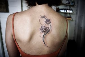 𝙄𝙂: 𝙣𝙖𝙩𝙚_𝙩𝙝𝙖𝙞𝙡𝙖𝙣𝙙 🌿 Fine line lotus tattoo on Lucy's back done by Nate, a tattoo artist at Baan Khagee Tattoo Chiang Mai, Thailand at Baan Khagee Tattoo in Chiang Mai