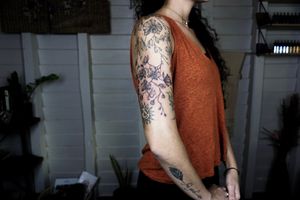 𝙄𝙂: 𝙣𝙖𝙩𝙚_𝙩𝙝𝙖𝙞𝙡𝙖𝙣𝙙 🌿 Blackwork orchid flowers too by Nate, a tattoo artist on the mountains in Chiang Mai, Thailand  at Baan Khagee Tattoo in Chiang Mai