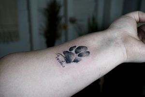 𝙄𝙂: 𝙣𝙖𝙩𝙚_𝙩𝙝𝙖𝙞𝙡𝙖𝙣𝙙 🌿Black and grey dog paw tattoo by Baan Khagee Tattoo Chiang Mai, Thailand  at Baan Khagee Tattoo in Chiang Mai