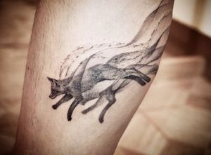 𝙄𝙂: 𝙣𝙖𝙩𝙚_𝙩𝙝𝙖𝙞𝙡𝙖𝙣𝙙 🌿งานสักจิ้งจอกแนว abstract blackwork ที่บ้านขจี ร้านสักเชียงใหม่ at Baan Khagee Tattoo in Chiang Mai