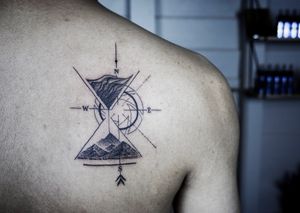 𝙄𝙂: 𝙣𝙖𝙩𝙚_𝙩𝙝𝙖𝙞𝙡𝙖𝙣𝙙 🌿งานสักนาฬิกาทรายแนว blackwork fine line ที่ร้านสักเชียงใหม่ at Baan Khagee Tattoo in Chiang Mai