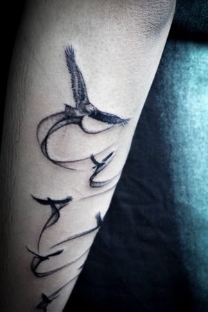 𝙄𝙂: 𝙣𝙖𝙩𝙚_𝙩𝙝𝙖𝙞𝙡𝙖𝙣𝙙 🌿 Blackwork minimal bird tattoo on forearm by a tattooist from Baan Khagee Tattoo Chiang Mai, Thailand  at Baan Khagee Tattoo in Chiang Mai