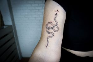 𝙄𝙂: 𝙣𝙖𝙩𝙚_𝙩𝙝𝙖𝙞𝙡𝙖𝙣𝙙 🌿Fine line snake tattoo with delicate pattern at Baan Khagee Tattoo Chiang Mai, Thailand at Baan Khagee Tattoo in Chiang Mai