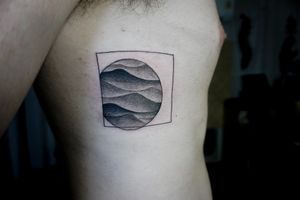 𝙄𝙂: 𝙣𝙖𝙩𝙚_𝙩𝙝𝙖𝙞𝙡𝙖𝙣𝙙 🌿 Blackwork minimal abstract wave tattoo by a minimal tattoo artist in Chiang Mai, Thailand  at Baan Khagee Tattoo in Chiang Mai