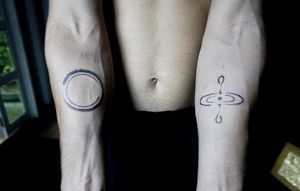 𝙄𝙂: 𝙣𝙖𝙩𝙚_𝙩𝙝𝙖𝙞𝙡𝙖𝙣𝙙 🌿 Blackwork minimal symbols tattoo by Baan Khagee Tattoo Chiang Mai, Thailand at Baan Khagee Tattoo in Chiang Mai