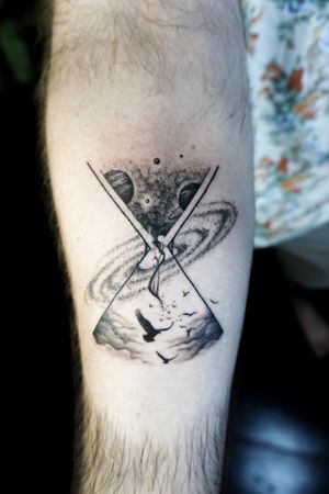 𝙄𝙂: 𝙣𝙖𝙩𝙚_𝙩𝙝𝙖𝙞𝙡𝙖𝙣𝙙 🌿 Blackwork fine line hourglass tattoo with galaxy and birds by a Thai tattoo artist in Chiang Mai, Thailand at Baan Khagee Tattoo in Chiang Mai