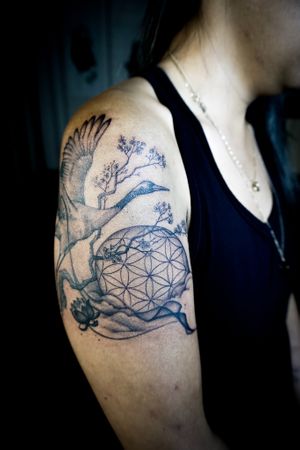 𝙄𝙂: 𝙣𝙖𝙩𝙚_𝙩𝙝𝙖𝙞𝙡𝙖𝙣𝙙 🌿 Blackwork crane bird tattoo with fine line flower of life by a tattoo artist in Chiang Mai, Thailand at Baan Khagee Tattoo in Chiang Mai