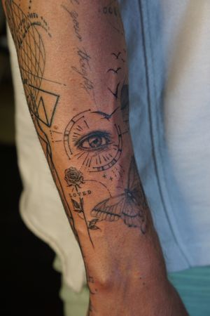 𝙄𝙂: 𝙣𝙖𝙩𝙚_𝙩𝙝𝙖𝙞𝙡𝙖𝙣𝙙 🌿 Realistic blackwork eye tattoo with fine line rose by Baan Khagee Tattoo Chiang Mai, Thailand at Baan Khagee Tattoo in Chiang Mai