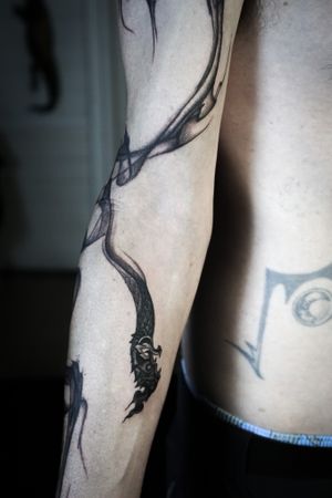 𝙄𝙂: 𝙣𝙖𝙩𝙚_𝙩𝙝𝙖𝙞𝙡𝙖𝙣𝙙 🌿 Blackwork Thai Naga with abstract flow by Baan Khagee Tattoo Chiang Mai, Thailand at Baan Khagee Tattoo in Chiang Mai