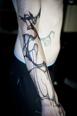 𝙄𝙂: 𝙣𝙖𝙩𝙚_𝙩𝙝𝙖𝙞𝙡𝙖𝙣𝙙 🌿 Blackwork abstract tattoo on forearm by Baan Khagee Tattoo Chiang Mai, Thailand  at Baan Khagee Tattoo in Chiang Mai
