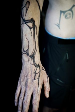 𝙄𝙂: 𝙣𝙖𝙩𝙚_𝙩𝙝𝙖𝙞𝙡𝙖𝙣𝙙 🌿 Blackwork abstract artwork tattoo by Baan Khagee Tattoo Chiang Mai, Thailand at Baan Khagee Tattoo in Chiang Mai