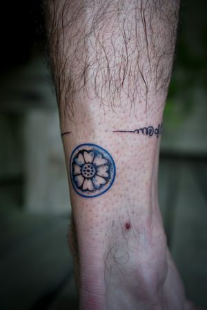 𝙄𝙂: 𝙣𝙖𝙩𝙚_𝙩𝙝𝙖𝙞𝙡𝙖𝙣𝙙 🌿 Minimal Pai Sho tattoo with watercolor by Baan Khagee Tattoo Chiang Mai, Thailand at Baan Khagee Tattoo in Chiang Mai