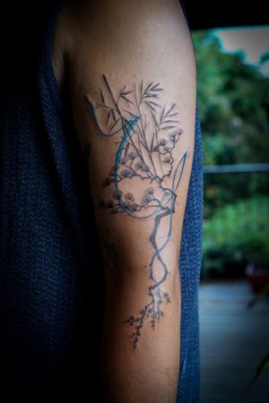 𝙄𝙂: 𝙣𝙖𝙩𝙚_𝙩𝙝𝙖𝙞𝙡𝙖𝙣𝙙 🌿 Asian botanical tattoo with abstract flow by Baan Khagee Tattoo Chiang Mai, Thailand at Baan Khagee Tattoo in Chiang Mai