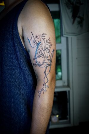 𝙄𝙂: 𝙣𝙖𝙩𝙚_𝙩𝙝𝙖𝙞𝙡𝙖𝙣𝙙 🌿 Blackwork Asian nature tattoo with abstract flow by Baan Khagee Tattoo Chiang Mai, Thailand at Baan Khagee Tattoo in Chiang Mai