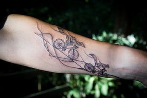 𝙄𝙂: 𝙣𝙖𝙩𝙚_𝙩𝙝𝙖𝙞𝙡𝙖𝙣𝙙 🌿 Blackwork fox and squirrel tattoo on bicycles with abstract flow and fine line by Baan Khagee Tattoo Chiang Mai, Th at Baan Khagee Tattoo in Chiang Mai