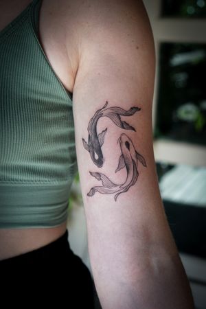 𝙄𝙂: 𝙣𝙖𝙩𝙚_𝙩𝙝𝙖𝙞𝙡𝙖𝙣𝙙 🌿 Linework Yin Yang Koi fish by Baan Khagee Tattoo Chiang Mai, Thailand at Baan Khagee Tattoo in Chiang Mai