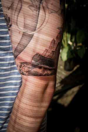 𝙄𝙂: 𝙣𝙖𝙩𝙚_𝙩𝙝𝙖𝙞𝙡𝙖𝙣𝙙 🌿 Blackwork bear band tattoo with nature by a blackwork tattooist in Chiang Mai, Thailand  at Baan Khagee Tattoo in Chiang Mai