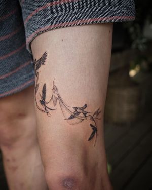 𝙄𝙂: 𝙣𝙖𝙩𝙚_𝙩𝙝𝙖𝙞𝙡𝙖𝙣𝙙 🍃 Swallow birds tattoo on abstract flight by an abstract tattooer in Chiang Mai, Thailand at Baan Khagee Tattoo in Chiang Mai